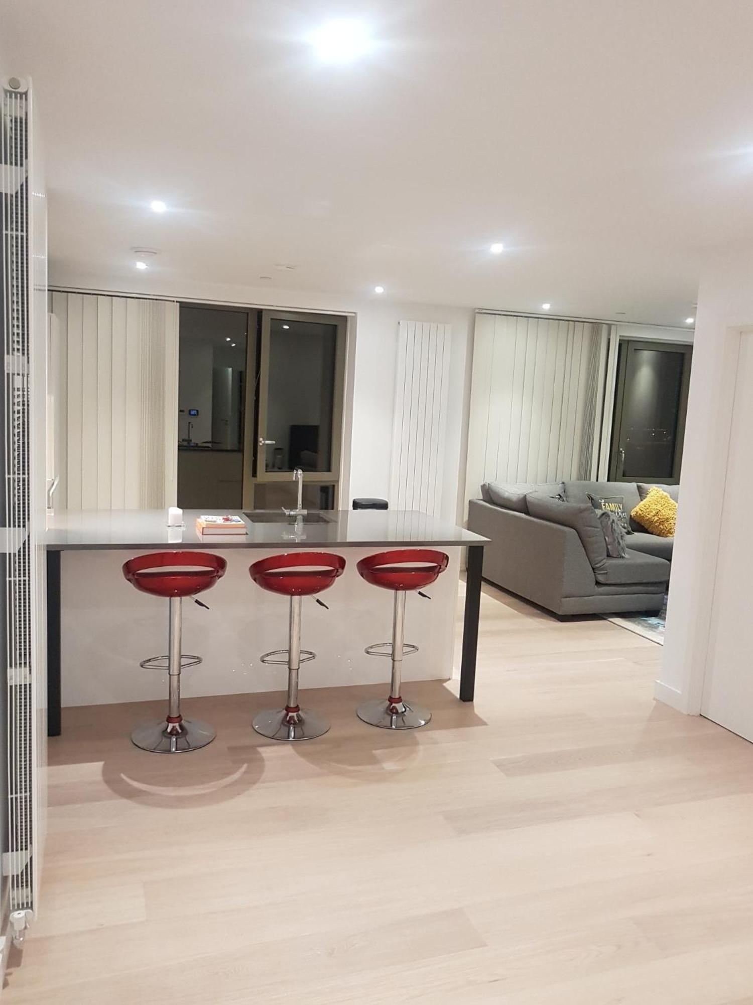 Lush Living - Double Room With Private Bathroom 런던 외부 사진