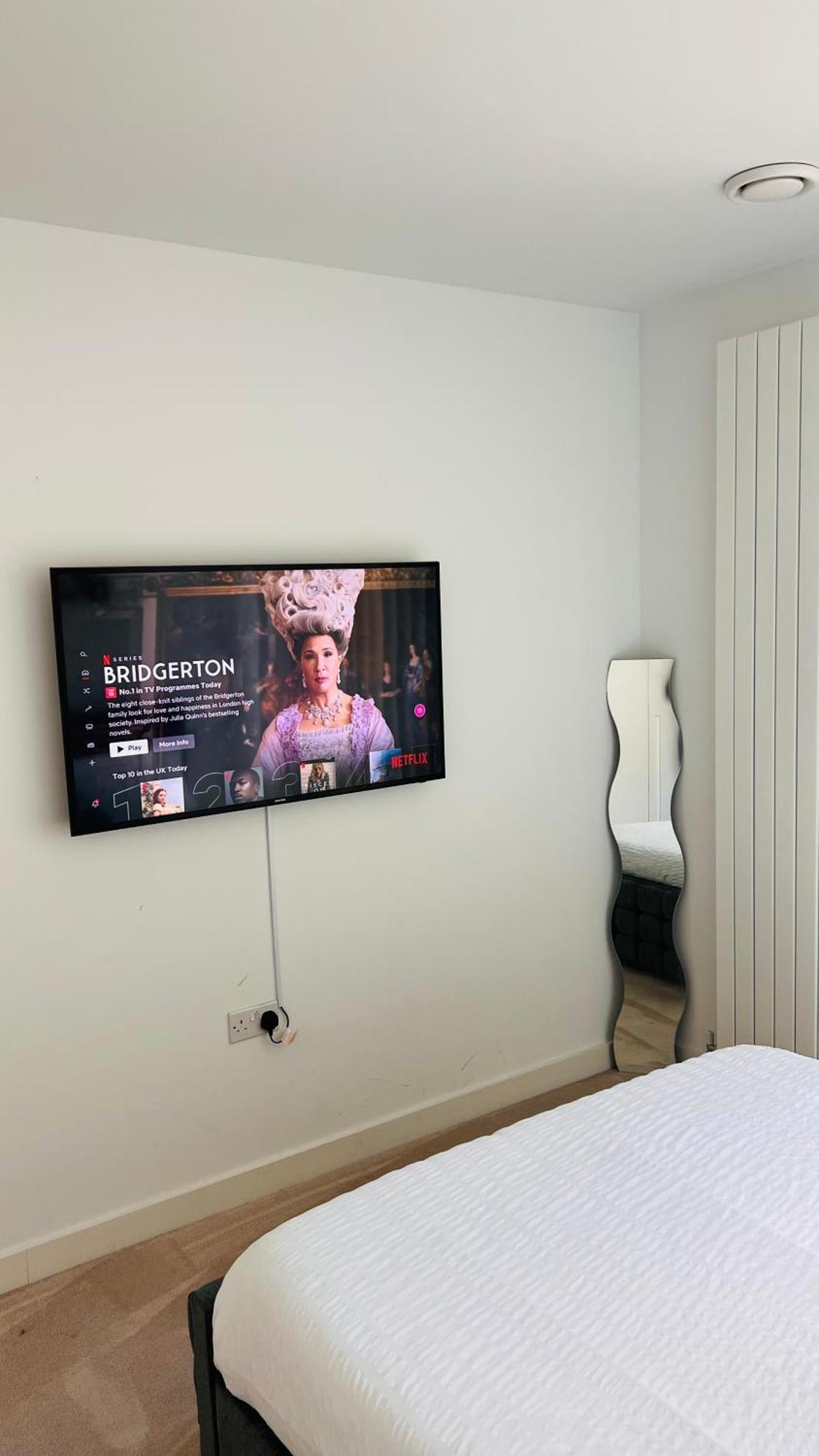 Lush Living - Double Room With Private Bathroom 런던 외부 사진